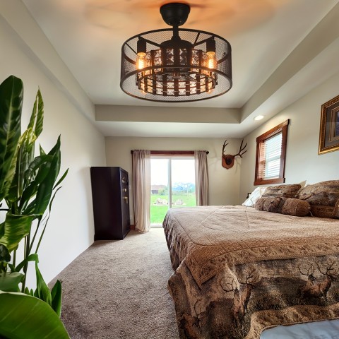 Black Industrial Style Crystal Inverter Ceiling Fan Light, Lamp Head Model: E26 * 4pcs Without Light Source, Suitable for Living Room, Restaurant, Foyer Chandelier